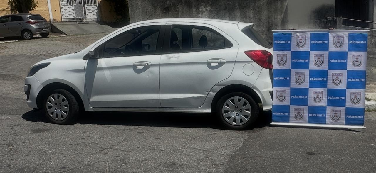 Carro clonado é encontrado com marcas de tiros e sangue em Resende
