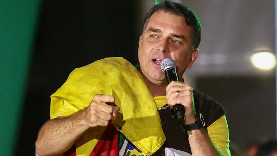 Flávio foi cadastrado como 'usuário master' em conta de empresa de advogado investigado pela PF