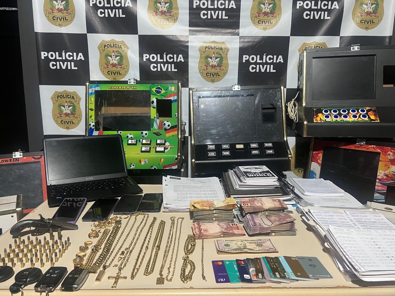 Dono de lanchonete investigado por atirar contra cliente é preso em operação contra jogo do bicho e agiotagem em SC