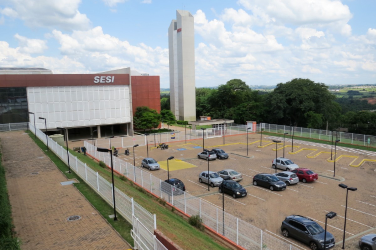 Sesi de Presidente Prudente suspende aulas presenciais devido a incêndio em depósito de lixo 