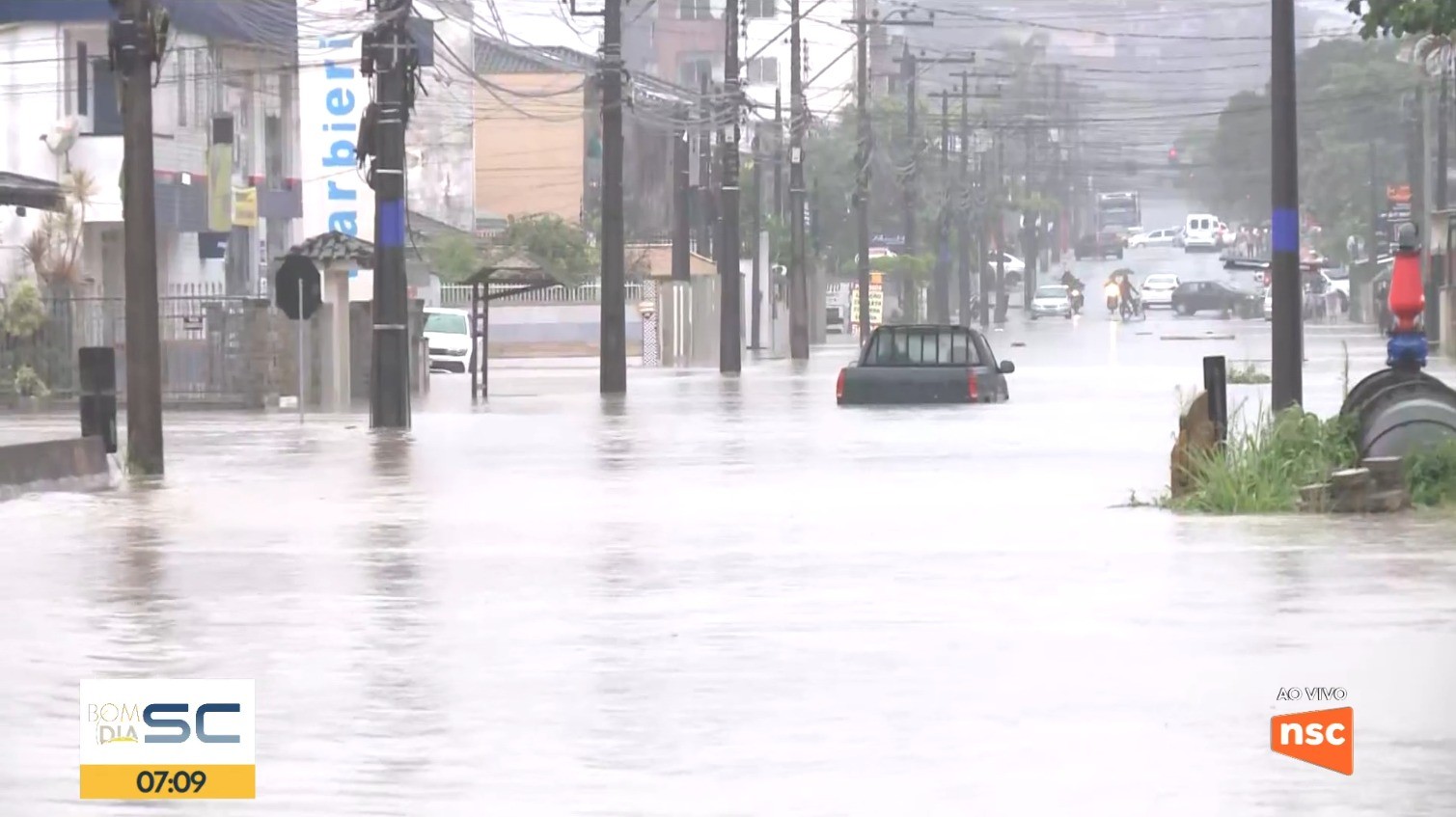 Chuva causa alagamentos em Joinville; VÍDEO