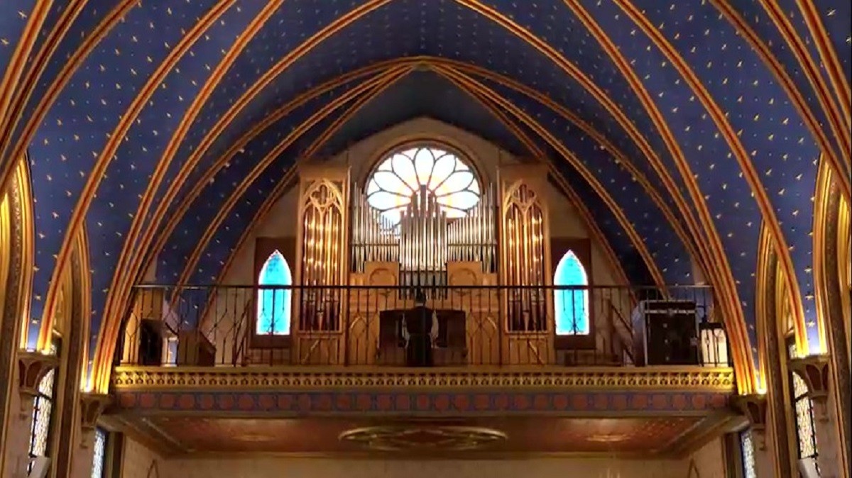 Instrumento musical raro construído na Alemanha há quase 40 anos faz viagem oceânica e vira atração em igreja de MG
