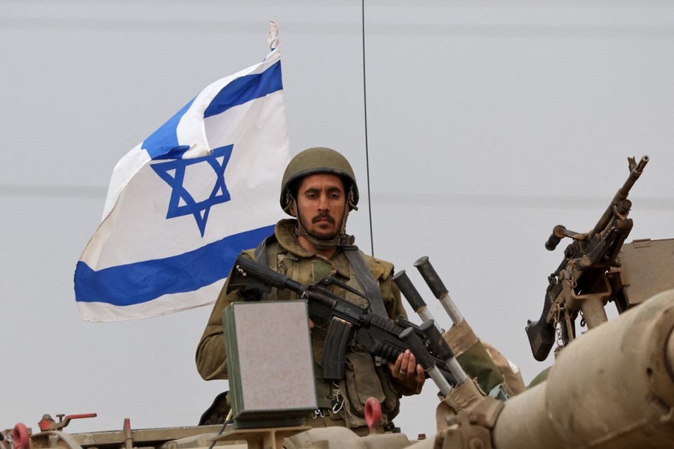 Soldado israelense na região da fronteira com a Faixa de Gaza, em 9 de outubro de 2023 — Foto: Jack Guez/AFP