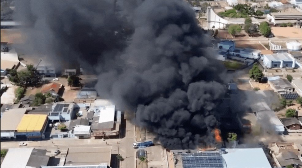 Incêndio atinge mercado de Nova Monte Verde (MT) — Foto: Reprodução