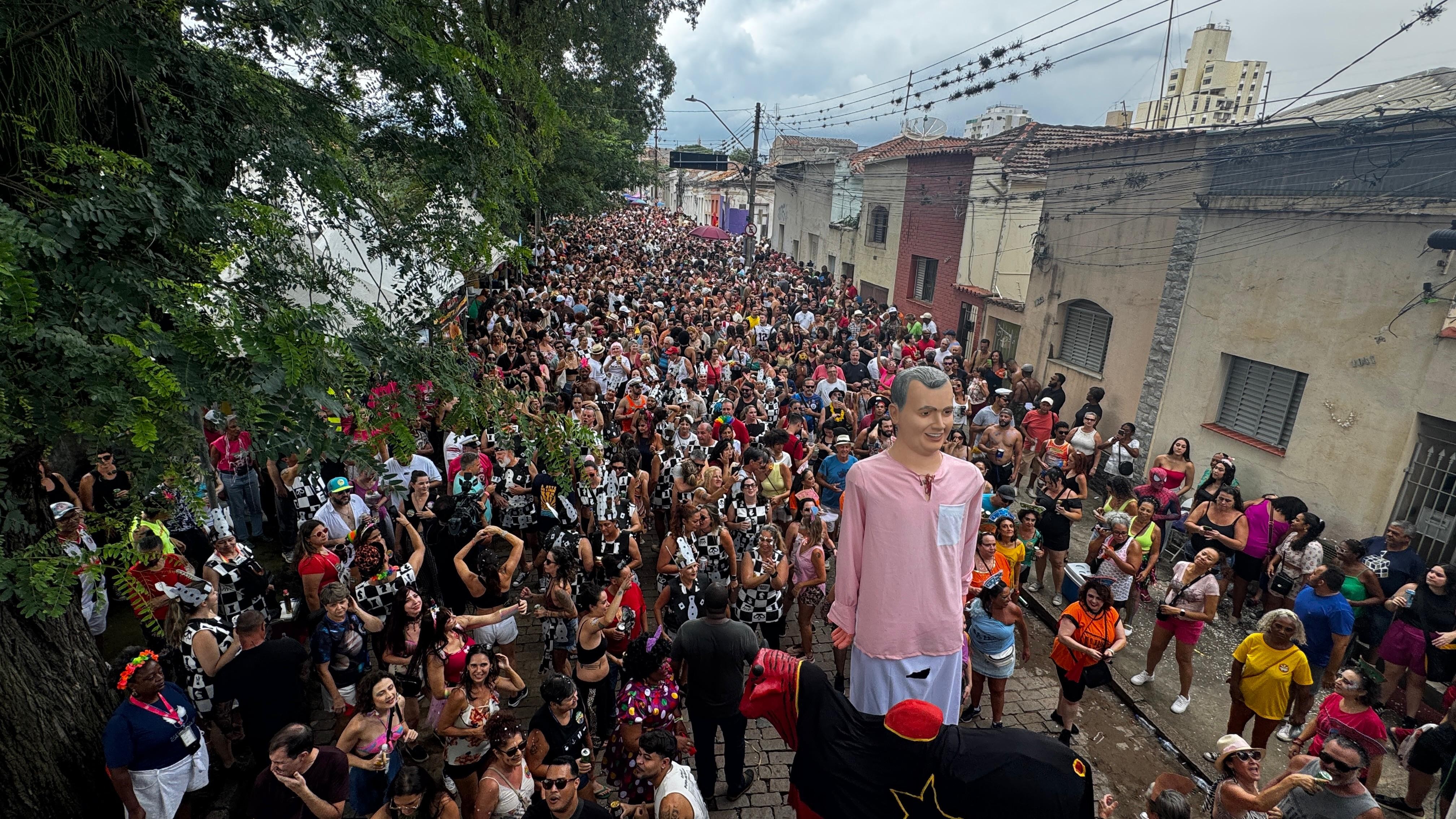 FOTOS: bloco 'Nem Sangue Nem Areia' agita pré-carnaval em Campinas