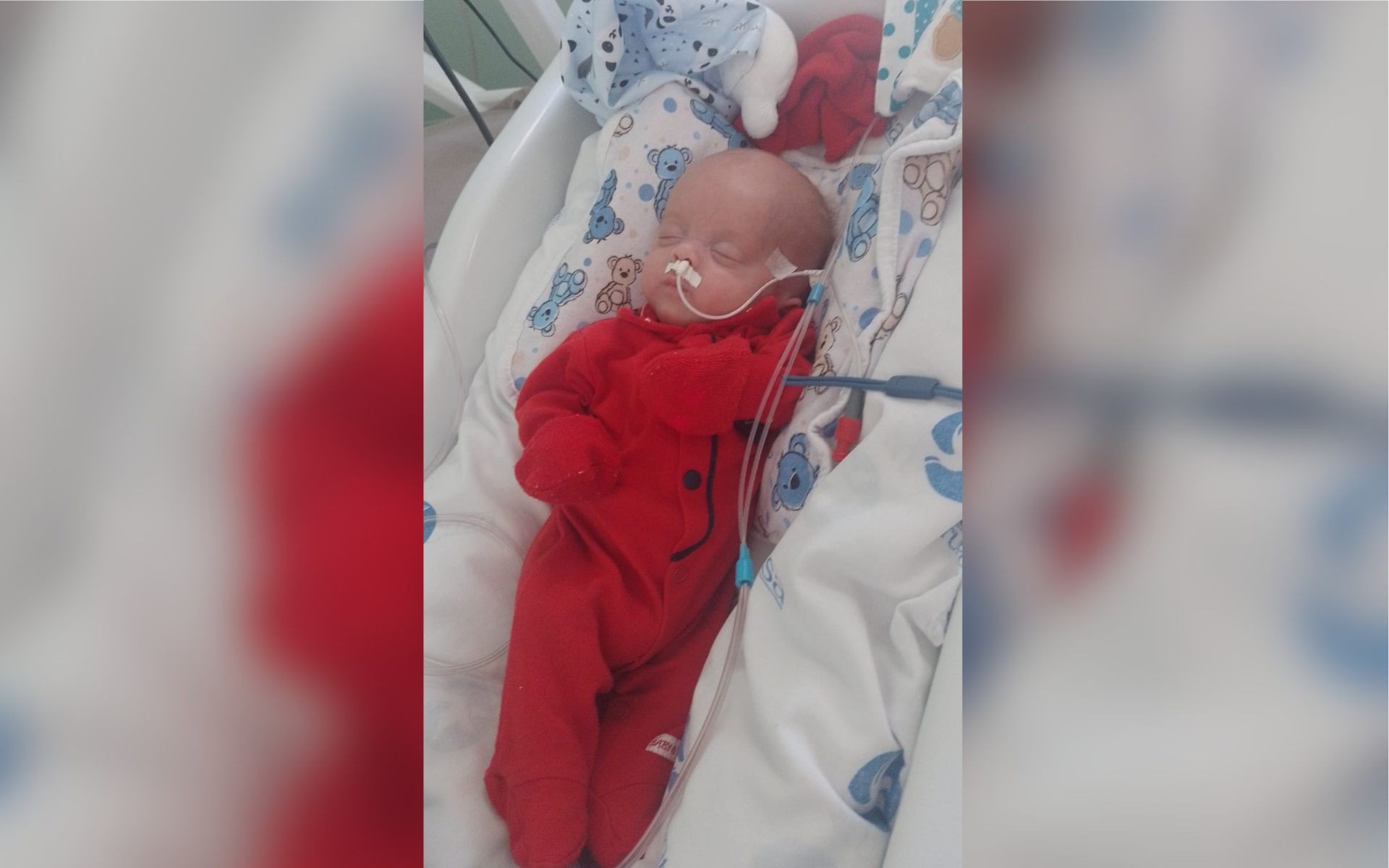 Menino de 3 anos luta contra avanço da escoliose após nascer com 670 gramas: 'Ele é meu tudo', diz mãe 