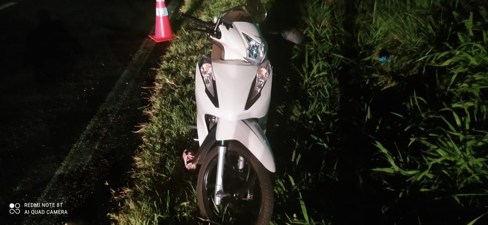Após tombar moto, mulher é atropelada por carro e morre na Rodovia Raposo Tavares  — Foto: Polícia Rodoviária