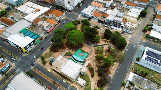 Feira de Empregabilidade oferece oportunidades no setor de transportes em Adamantina - Iniciativa será neste sábado (14), a partir das 9h, na Praça Élio Micheloni, no Centro.