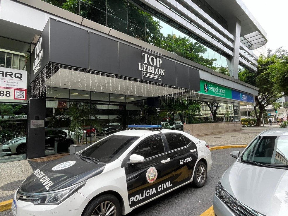 Polícia Civil foi ao hotel para investigar a denúncia de injúria racial — Foto: Leslie Leitão/TV Globo