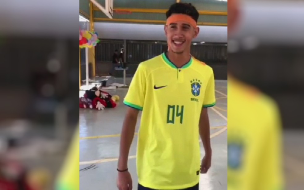Mãe doou órgãos de filho que morreu após levar choque durante jogo de  futebol, Goiás