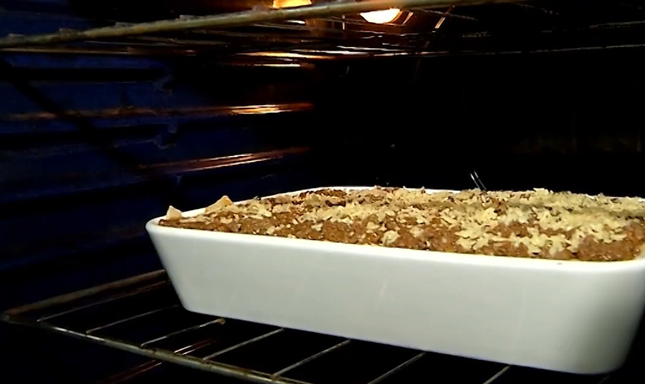 Chef Linda Arair ensina o passo a passo para preparar uma lasanha cremosa à bolonhesa​‌​