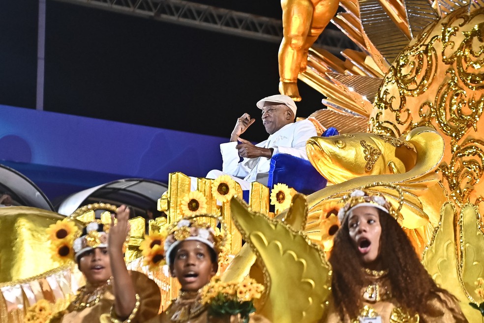 Milton Nascimento foi homenageado pela Portela — Foto: Marcelo Sá Barreto/AgNews