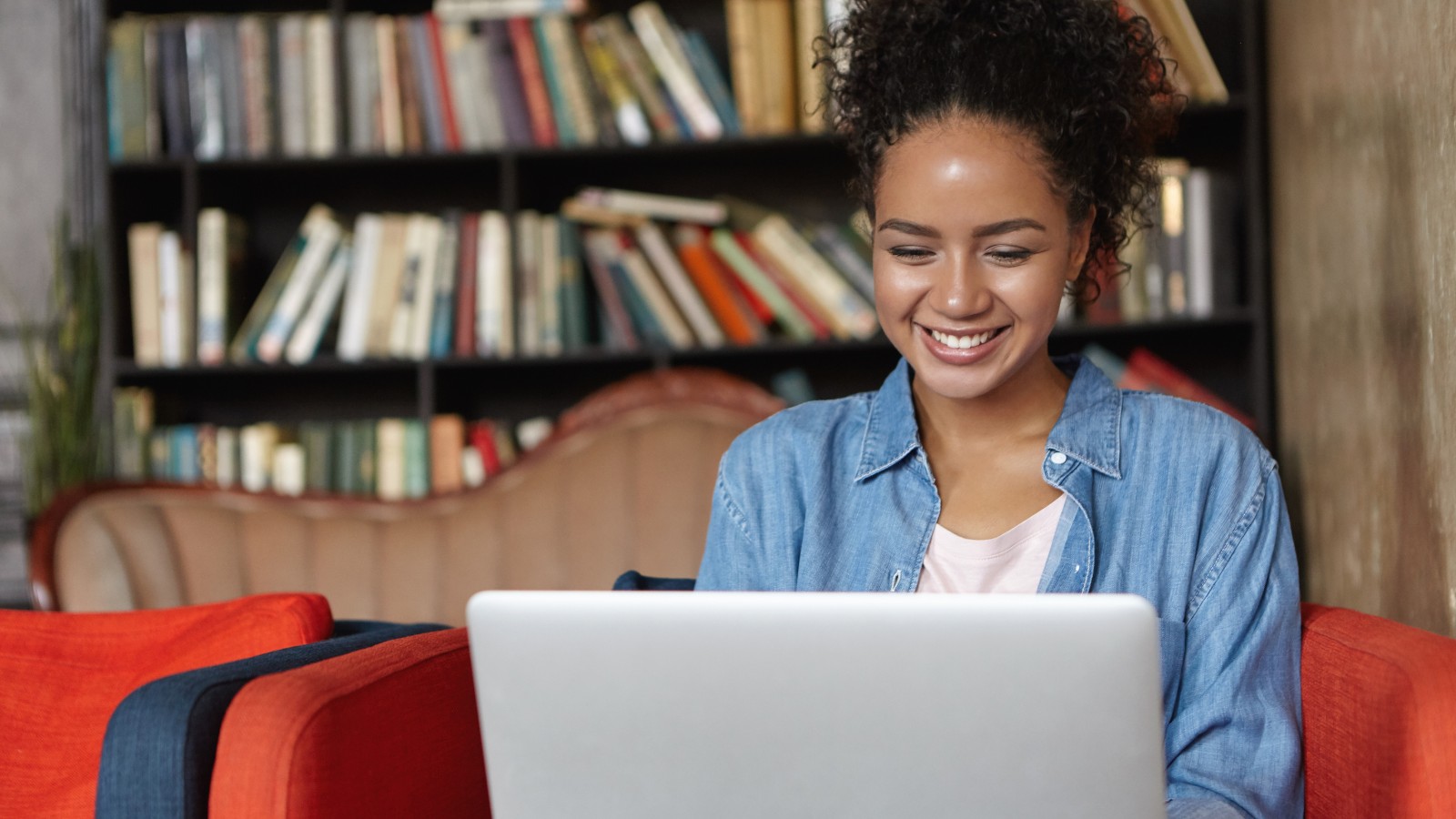 Rephrase AI apresenta recursos de reescrita para textos acadêmicos