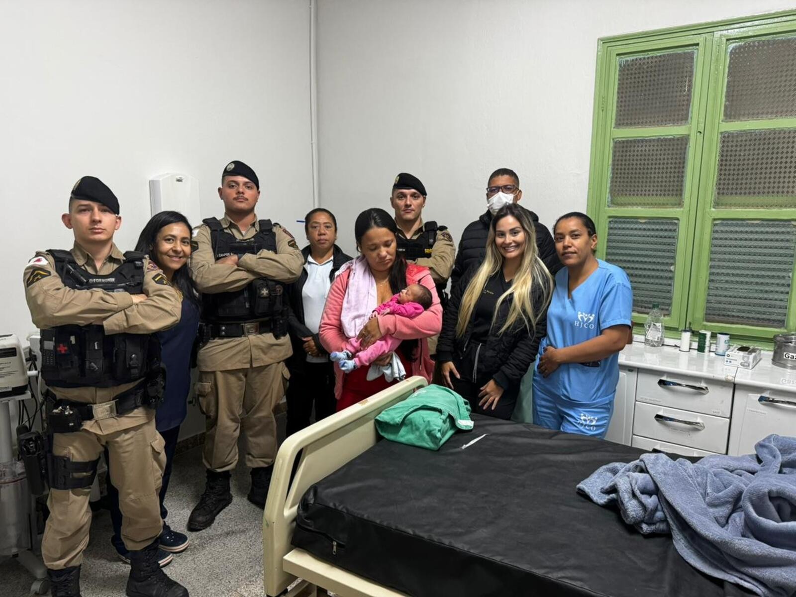 PM aplica manobra de Heimlich e salva bebê engasgada em Rio Vermelho