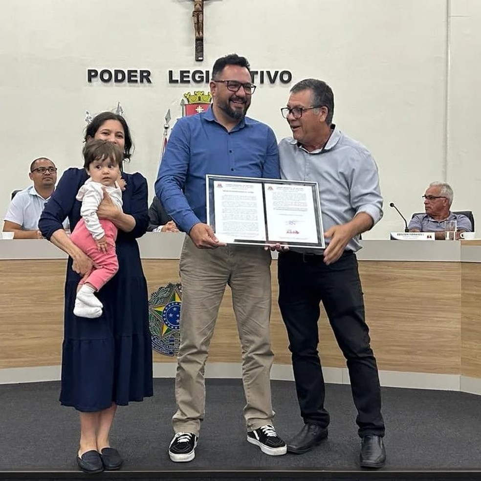 Escritor de Ubatuba litoral norte de São Paulo é premiado em salão internacional como melhor livro — Foto: Arquivo Pessoal
