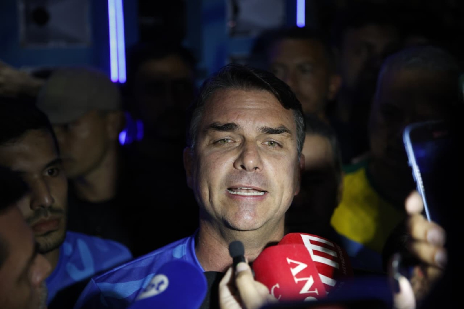 Flávio Bolsonaro diz que 'ministros do Lula' no STF 'trabalharam forte para blindar Moraes'