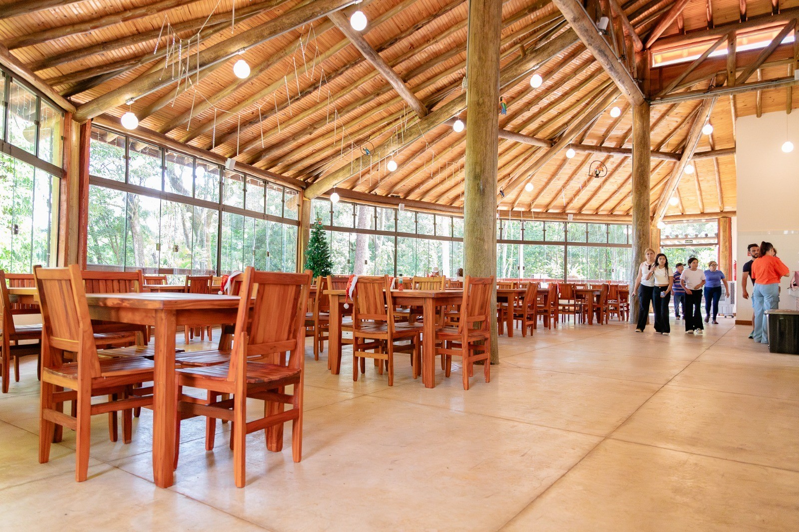 Restaurante do Zoológico de Bauru começa a vender refeições no almoço mais de um ano após inauguração