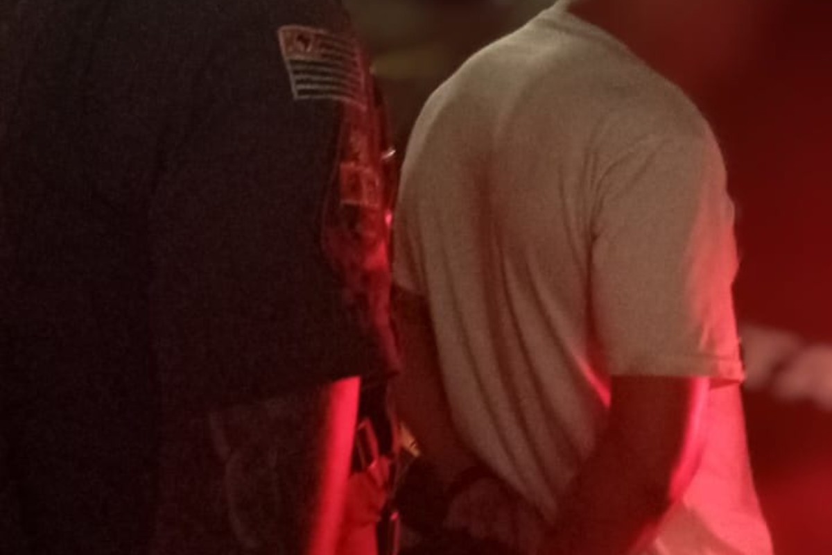 Homem é preso após ameaçar a ex-mulher e simular esfaqueamento de filha com ketchup, em Amparo