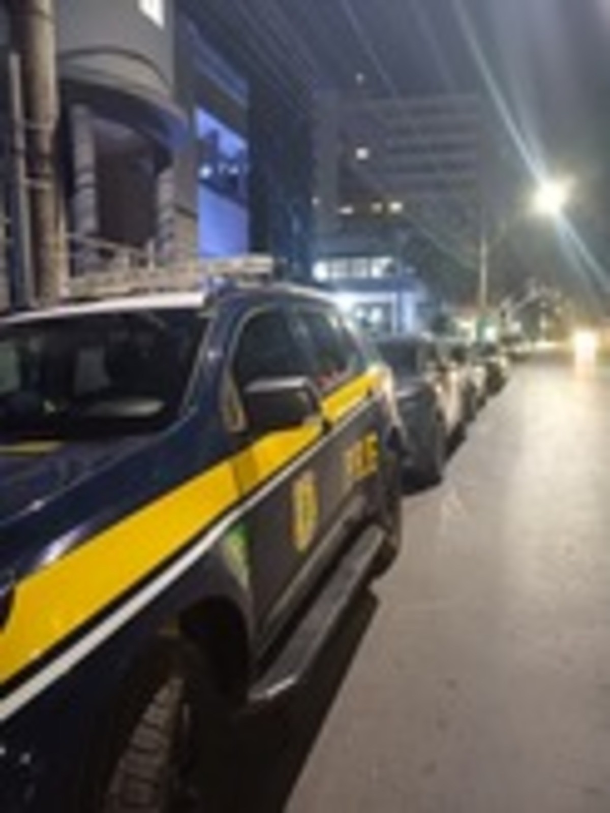 PRF faz escolta de grávida em trabalho de parto até hospital de Montes Claros após pedido de ajuda na BR-251