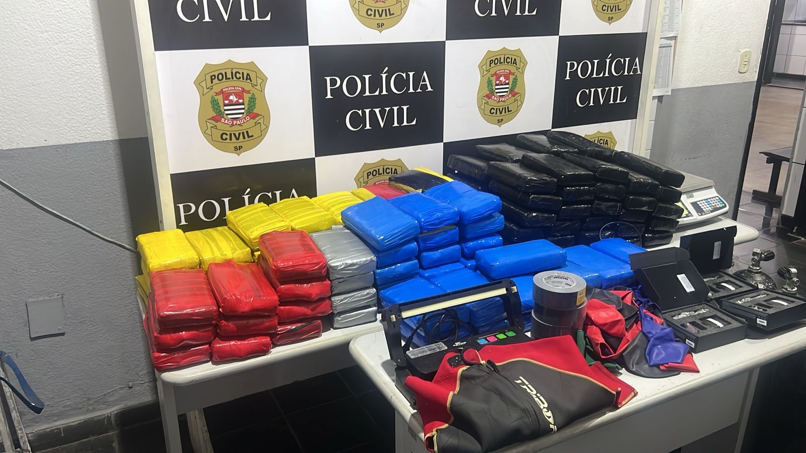 Dupla é presa com 186 kg de cocaína no litoral de SP; droga abasteceria tráfico na África, Ásia e Europa