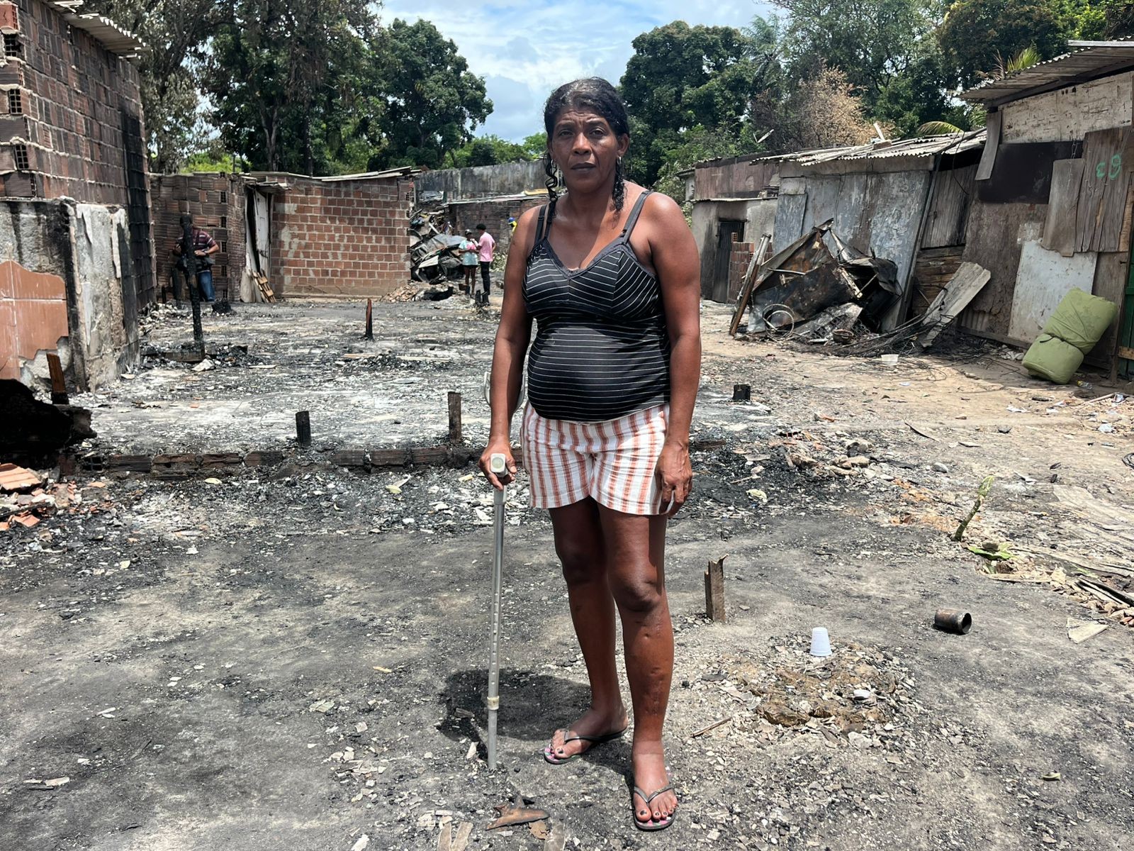 Moradores relembram desespero em incêndio com cinco mortos em comunidade no Recife: 'Saí correndo nua, o fogo já vinha'