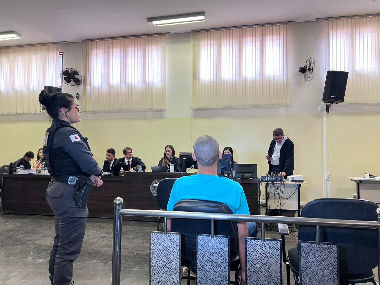 Mulher acusada de planejar falso assalto para matar marido é julgada em Timóteo 