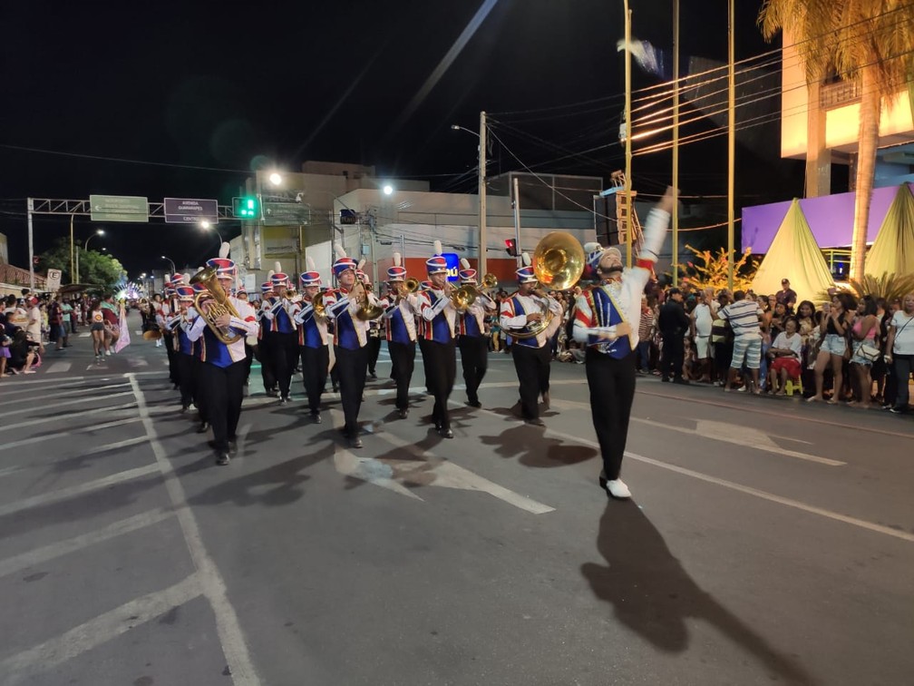 Desfile alegórico celebra o aniversário de 124 anos de Petrolina, PE | Petrolina e Região | G1