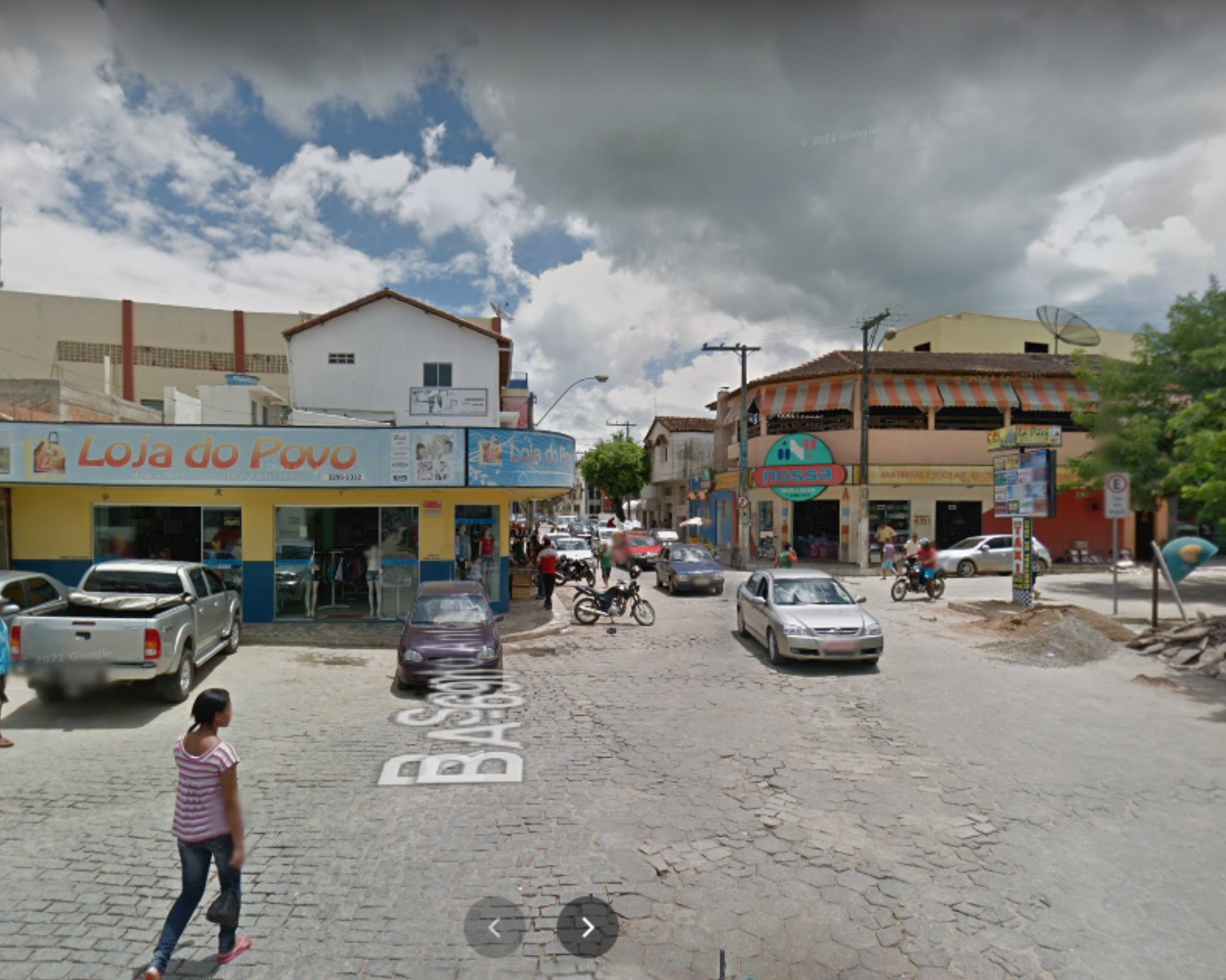 Pai e filho são encontrados mortos com marcas de tiros dentro de casa em cidade do extremo sul da Bahia