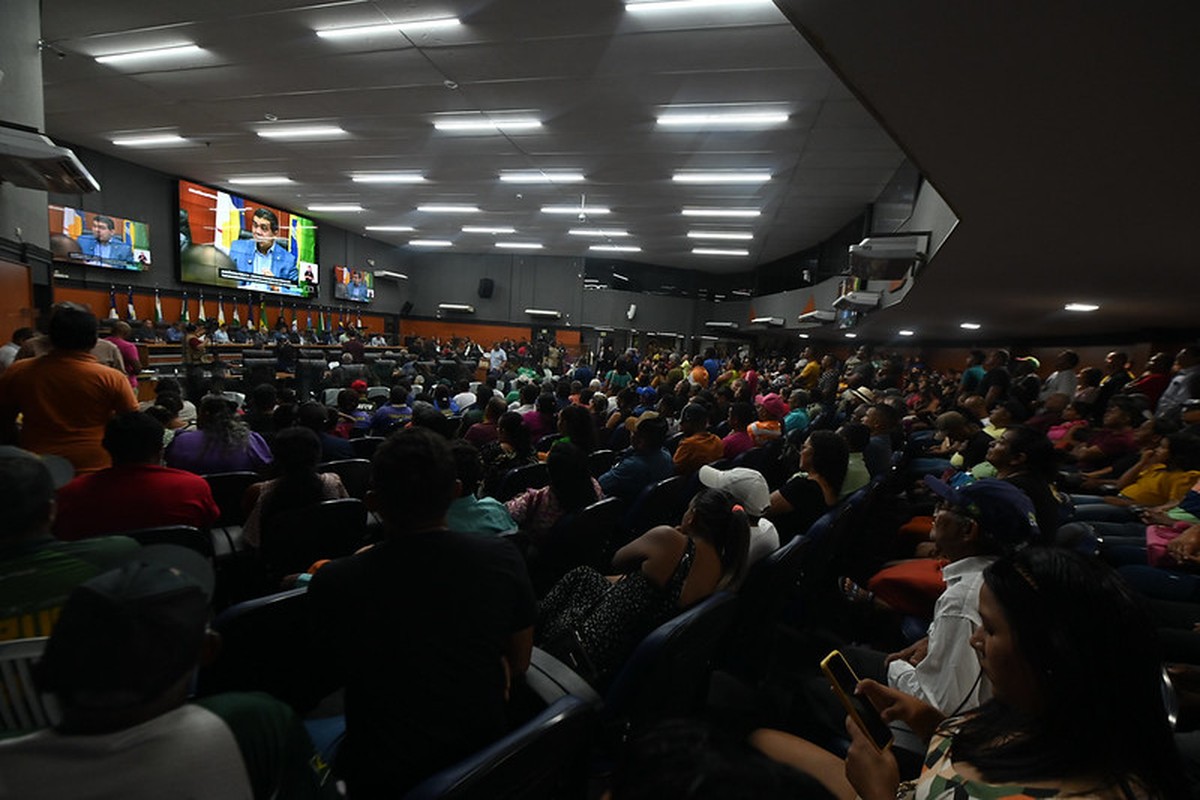 Audiência reúne 600 pescadores que pedem revisão da proibição da pesca do tucunaré