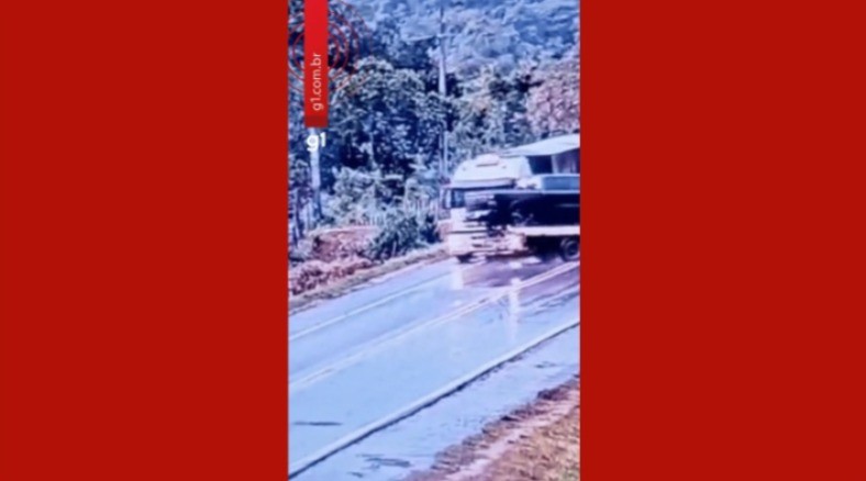 VÍDEO: motorista morre após caminhão guincho escorregar e bater contra carreta na BR-364 em MT 