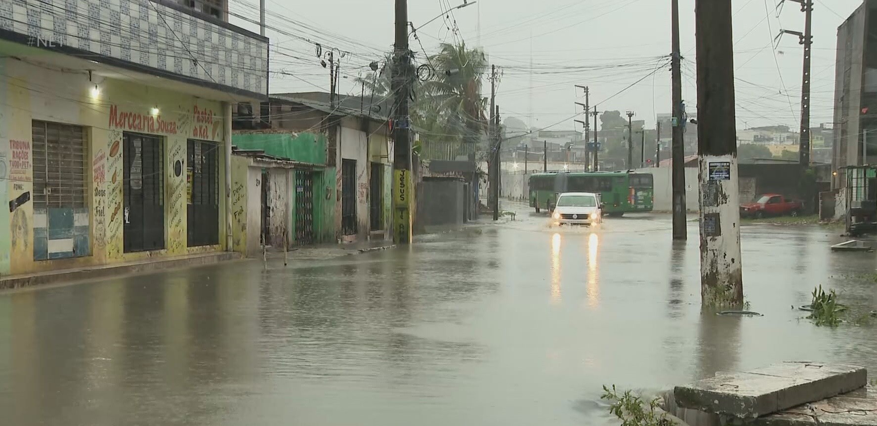 Chuva causa suspensão do abastecimento de água em dez cidades do Grande Recife e Zona da Mata; veja localidades afetadas