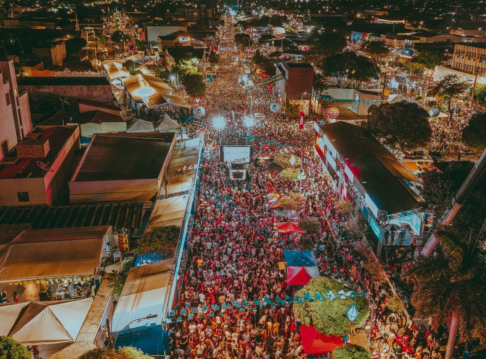 Pingo da Mei Dia reúne 250 mil pessoas na abertura do Mossoró Cidade Junina 2025