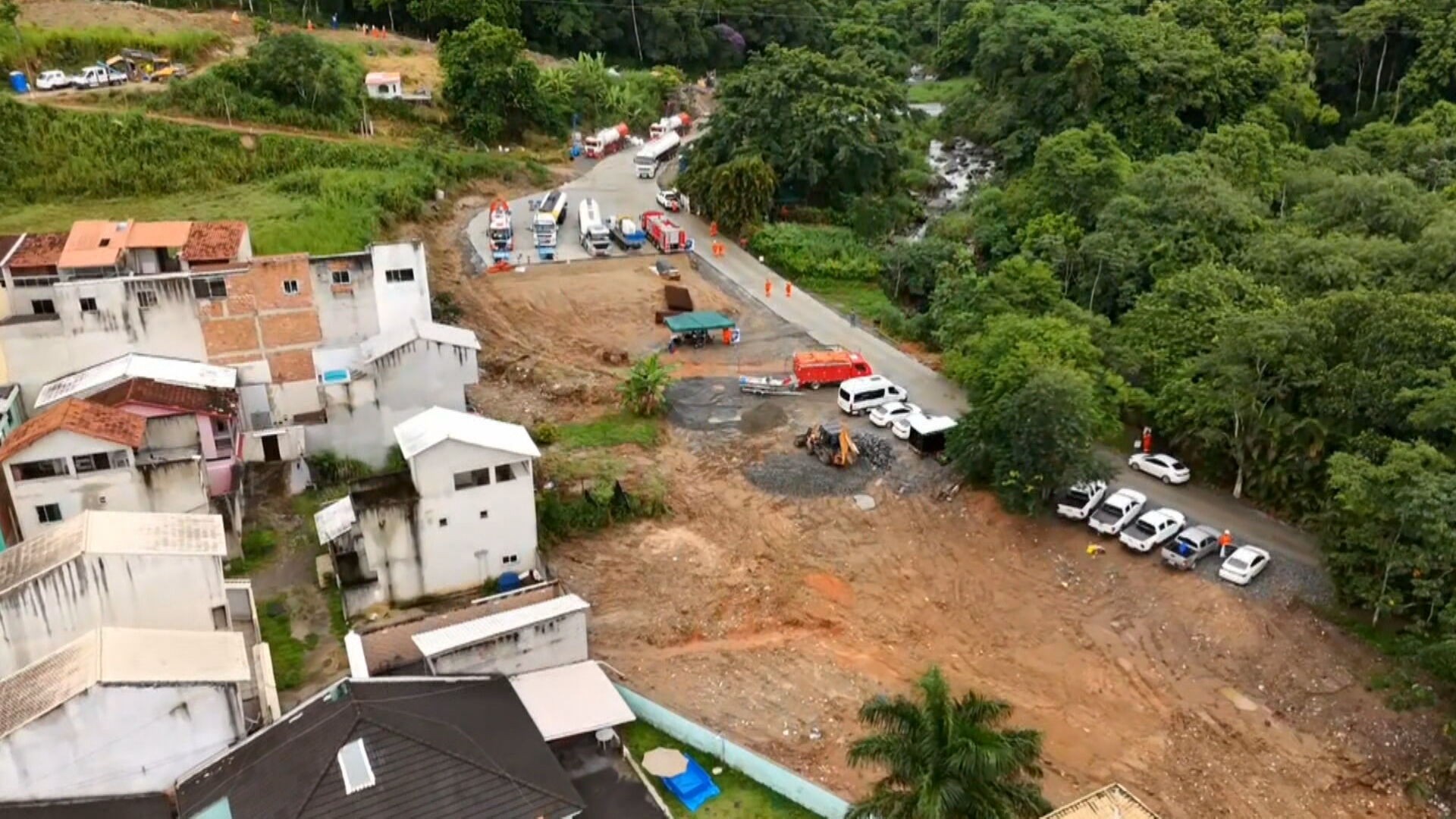 Moradores deixam condomínio após cheiro forte durante obra em duto da Transpetro em Mangaratiba
