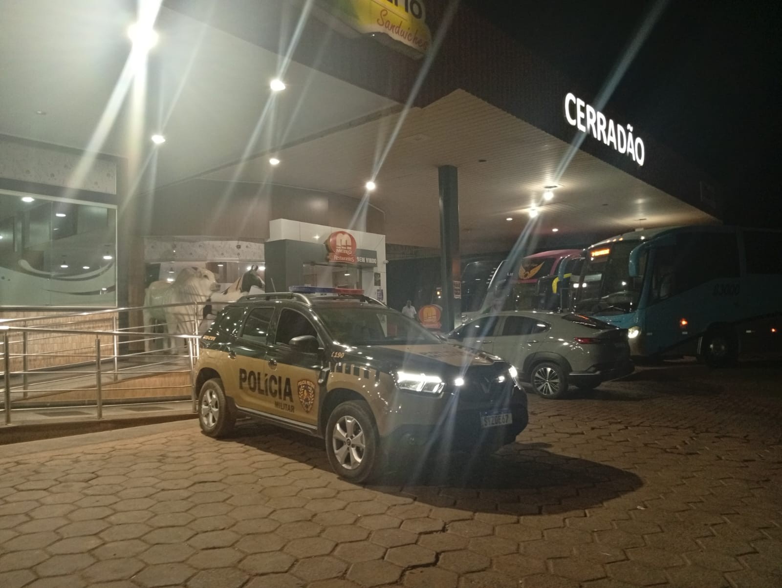 Após ser estuprada e sequestrada pelo ex, mulher vê policiais, pula de carro e pede ajuda em MG