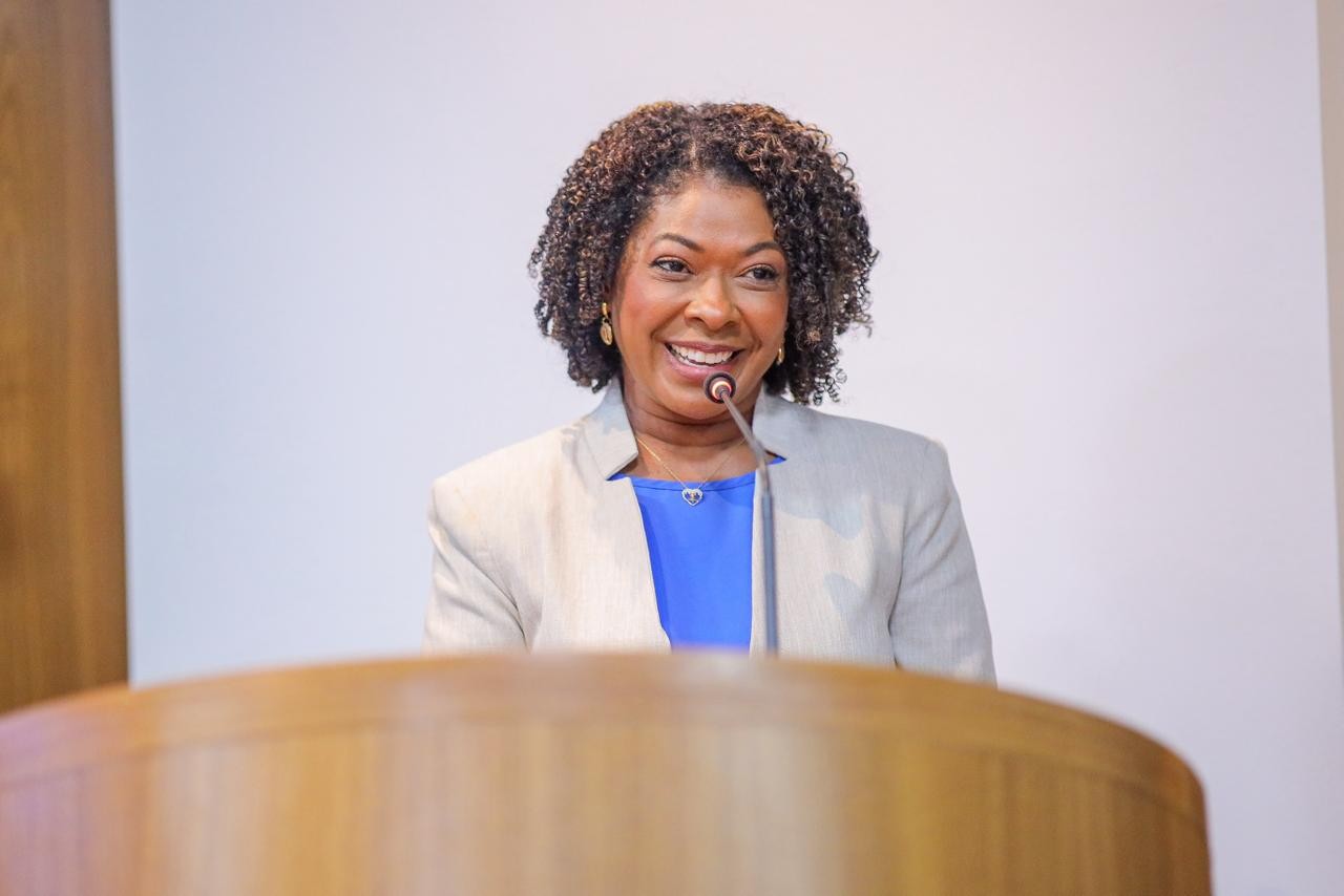 Esmênia Miranda toma posse como prefeita de São Luís após renúncia de Braide