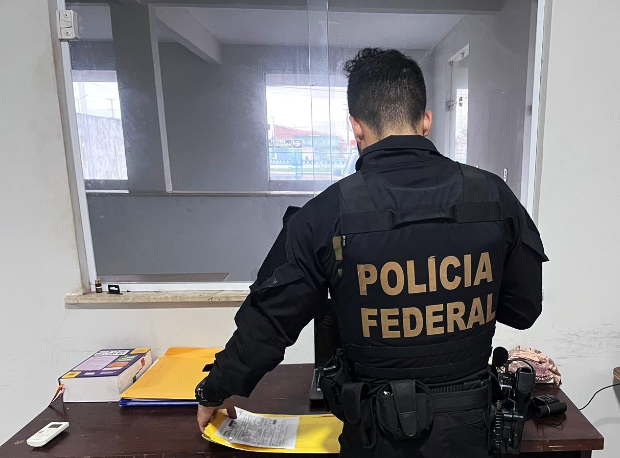 Polícia Federal cumpre mandados contra grupo criminoso que emitia diplomas falsos no MA, PI e TO