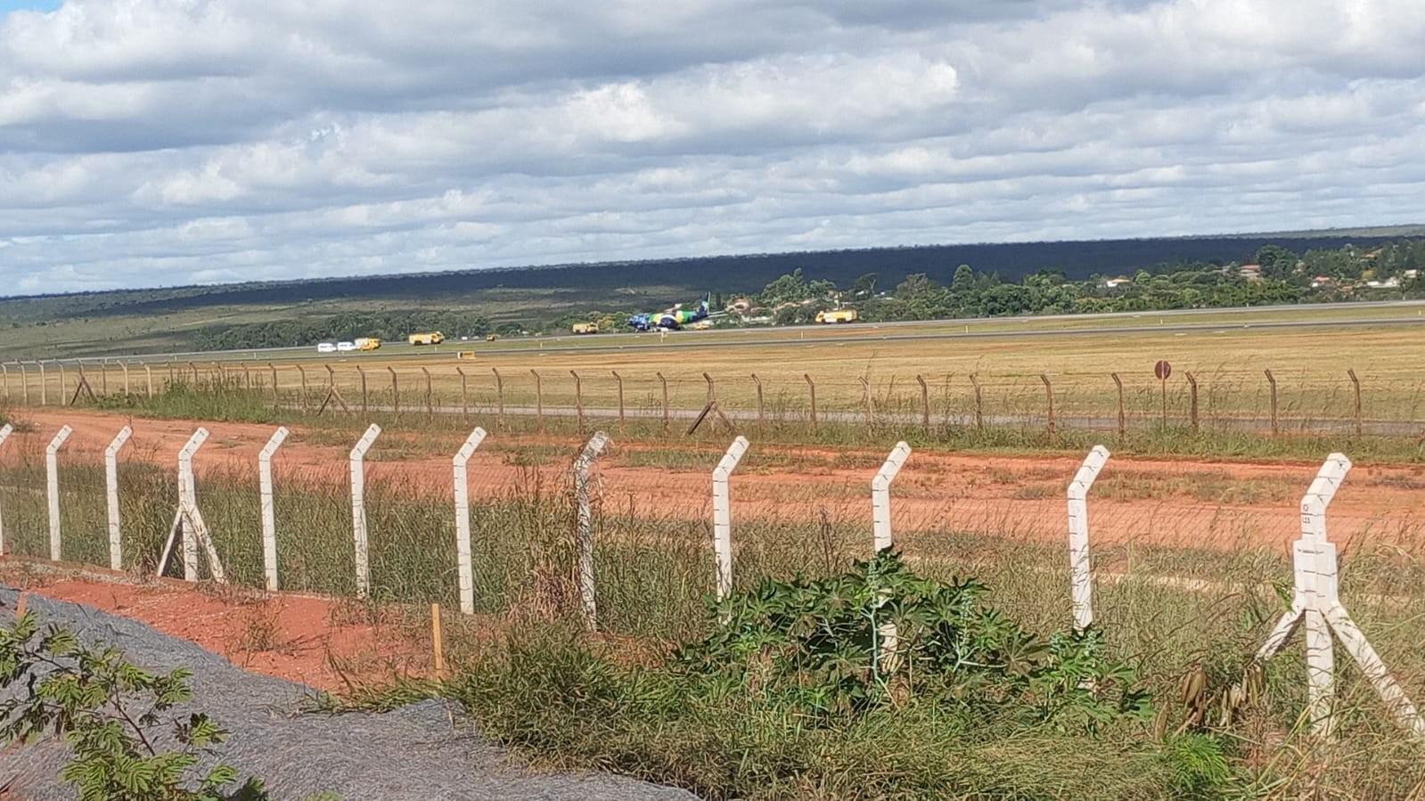 Avião faz pouso de emergência no Aeroporto de Brasília