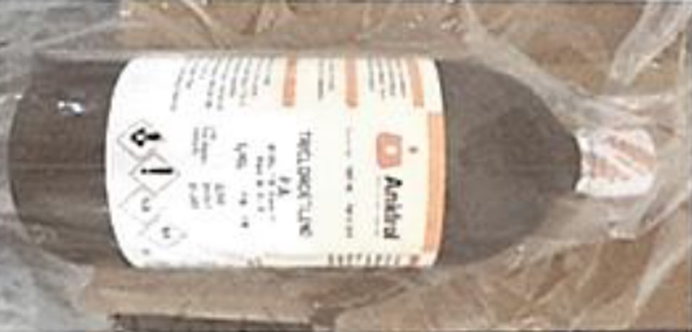Produto químico da empresa de Cariani foi apreendido pela Polícia Civil — Foto: Reprodução