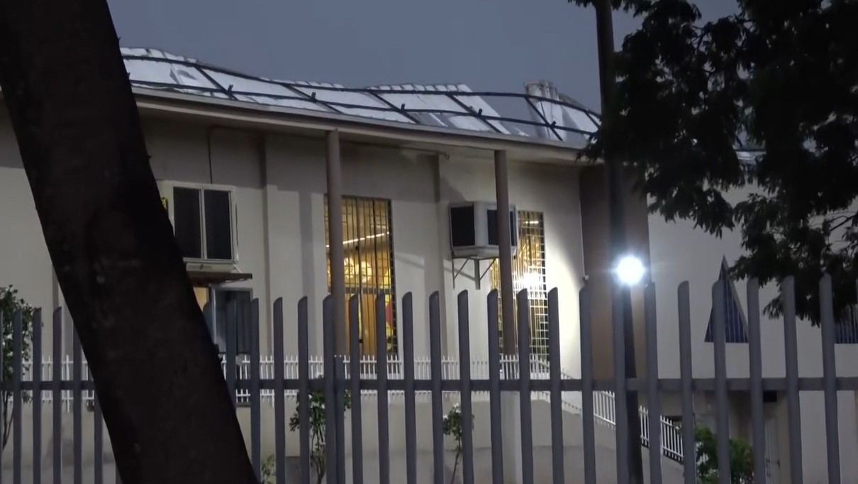 Temporal arranca cobertura de Ceasa, igreja e escola no Paraná; veja estragos