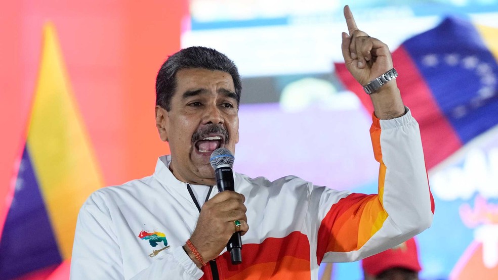 O presidente da Venezuela, Nicolás Maduro, logo após referendo sobre a Guiana — Foto: Matias Delacroix / AP Photo