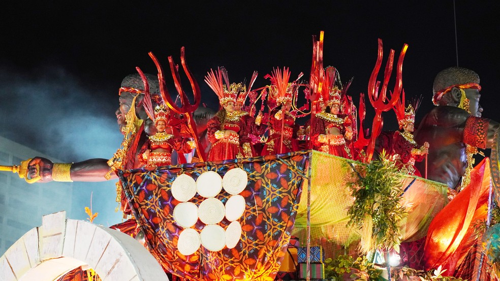 Portela foi a 3ª escola a desfila no domingo (15) — Foto: Bianca Santos/Riotur