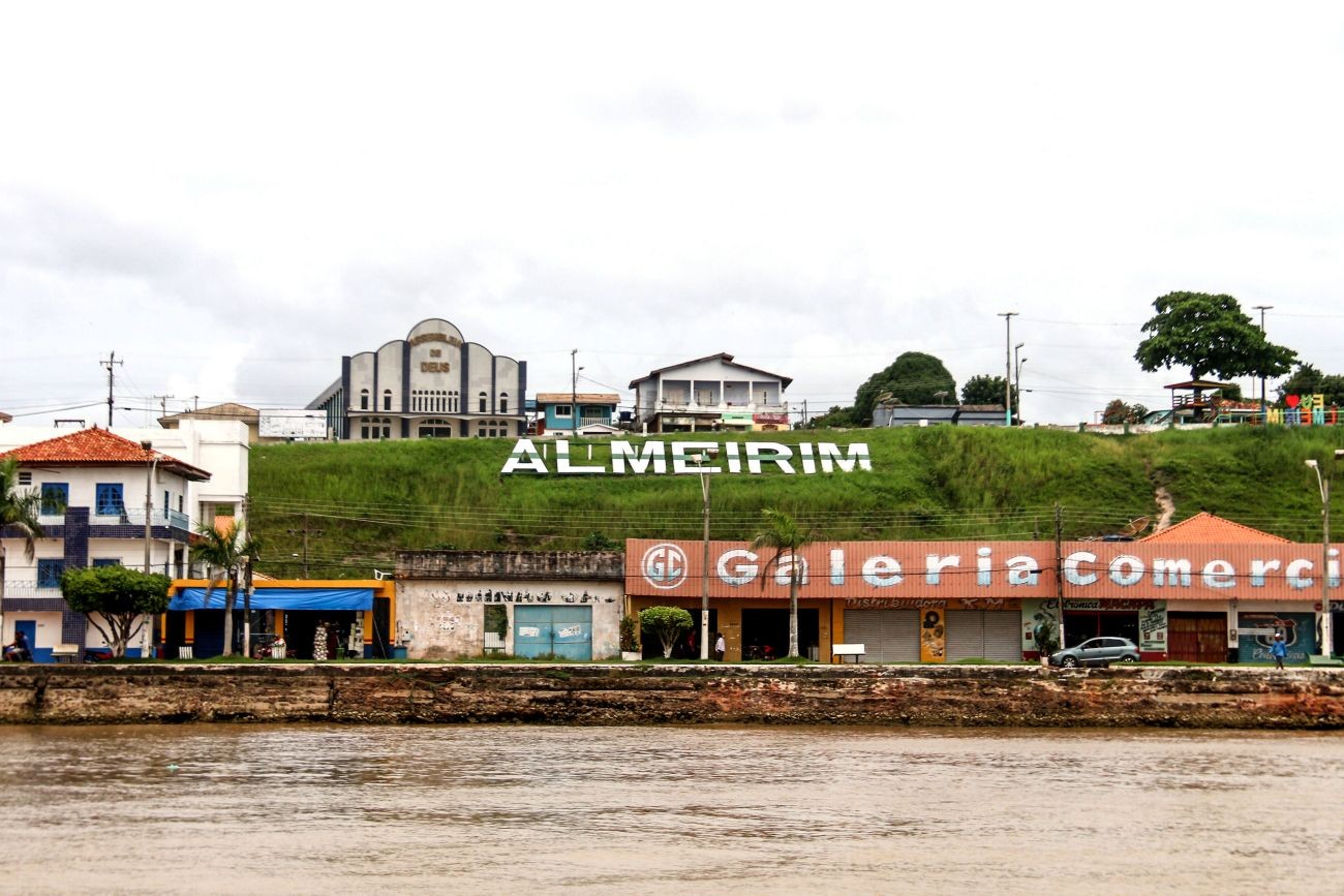 Justiça determina suspensão de atividades de casa de festas flutuante em Almeirim 