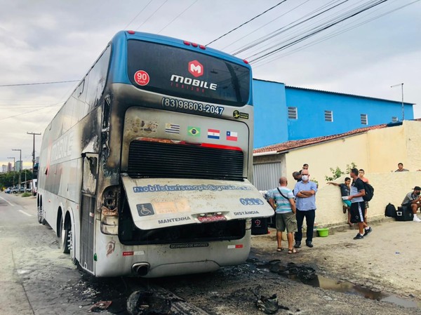 Ônibus do Atlético-PB pega fogo em viagem, mas delegação sai ilesa, atlético-pb