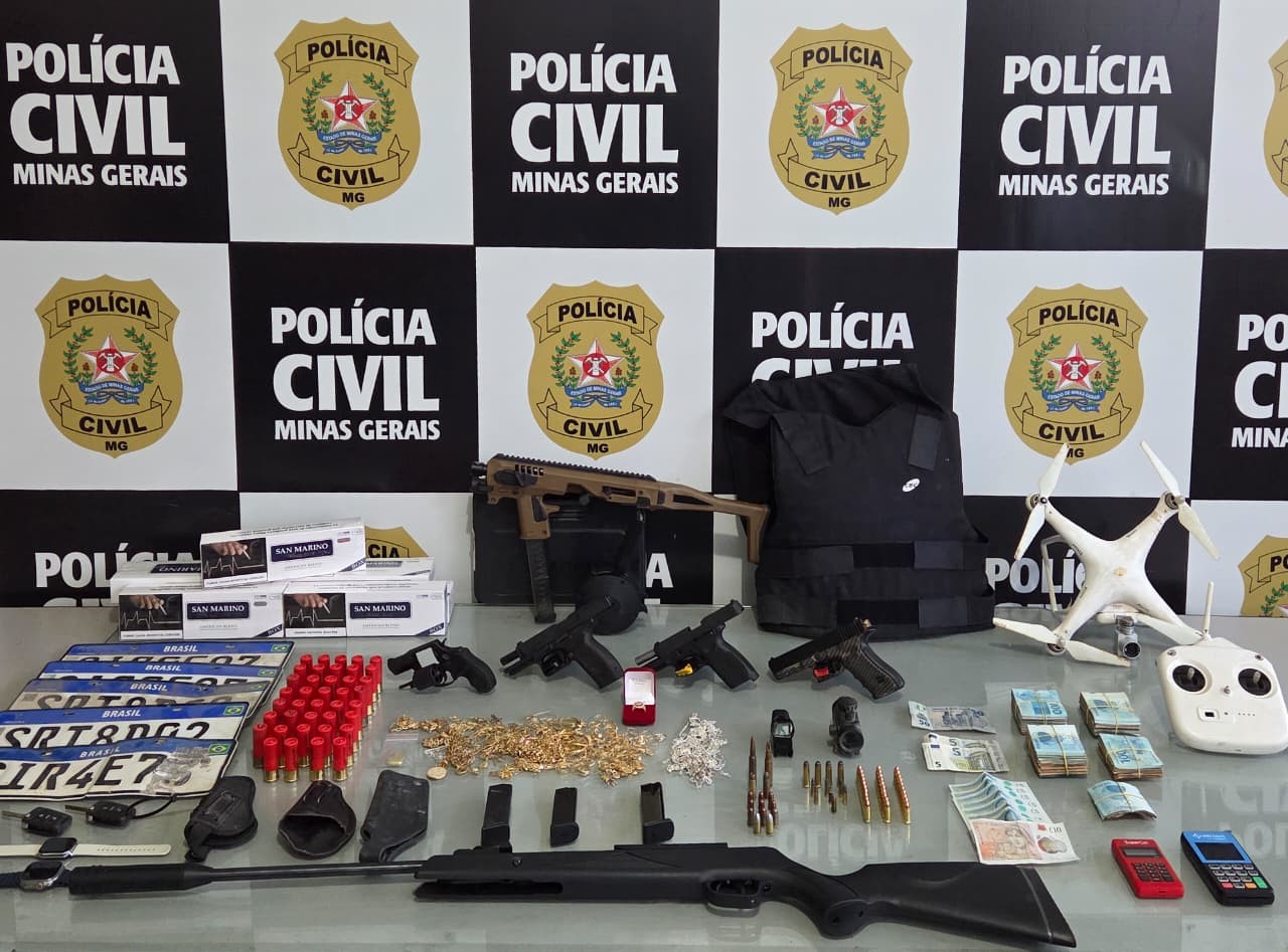 'Bunker' é interditado e armas, joias e veículos avaliados em R$ 1 milhão são apreendidos em operação contra o tráfico em MG