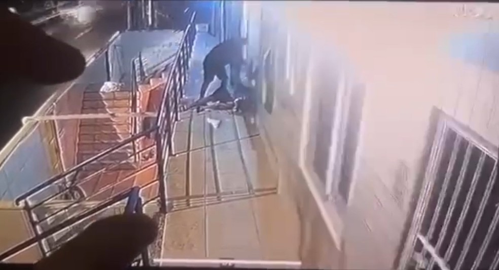 VÍDEO: Homem é executado enquanto segurava bebê em Florianópolis