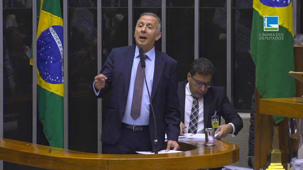 O relator da reforma tributria na Cmara, Aguinaldo Ribeiro (PP-PB), durante a leitura do parecer da proposta nesta quarta (5). — Foto: Reproduo/TV Cmara
