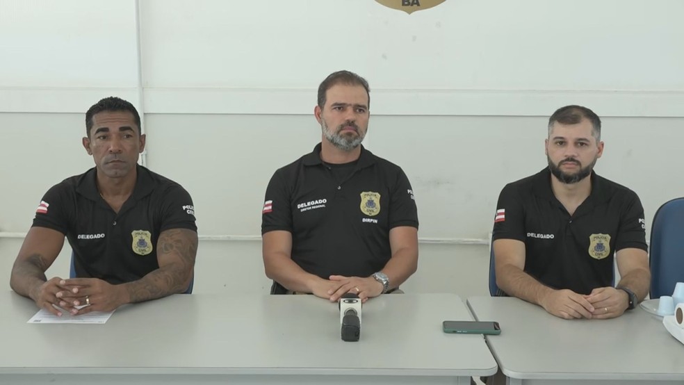 Coletiva da Polícia Civil da morte do chef de cozinha espanhol e a brasileira Érica da Silva Santos — Foto: TV Santa Cruz