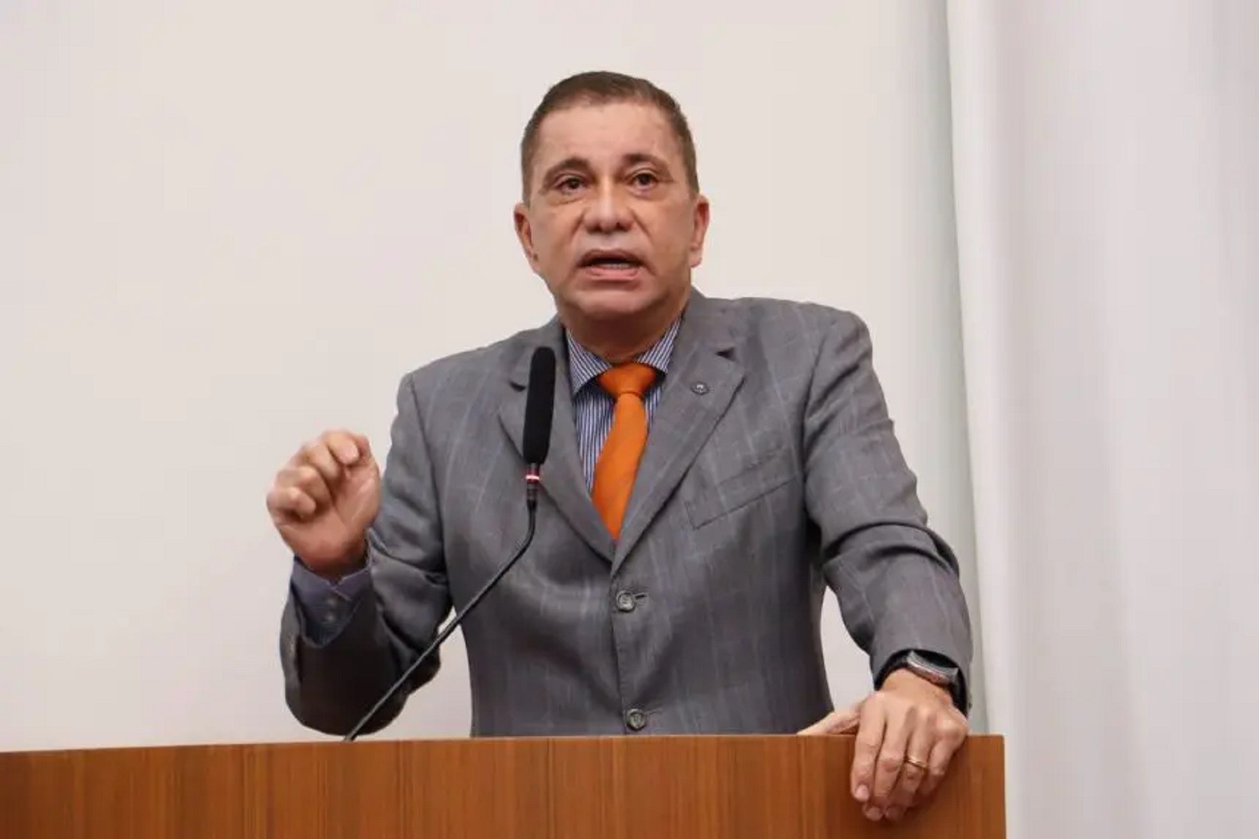 Prefeito Eduardo Siqueira continua reforma na gestão e exonera Carlos Amastha de secretaria