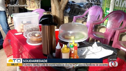 Voluntário distribui café da manhã solidário para familiares de pacientes do HGP