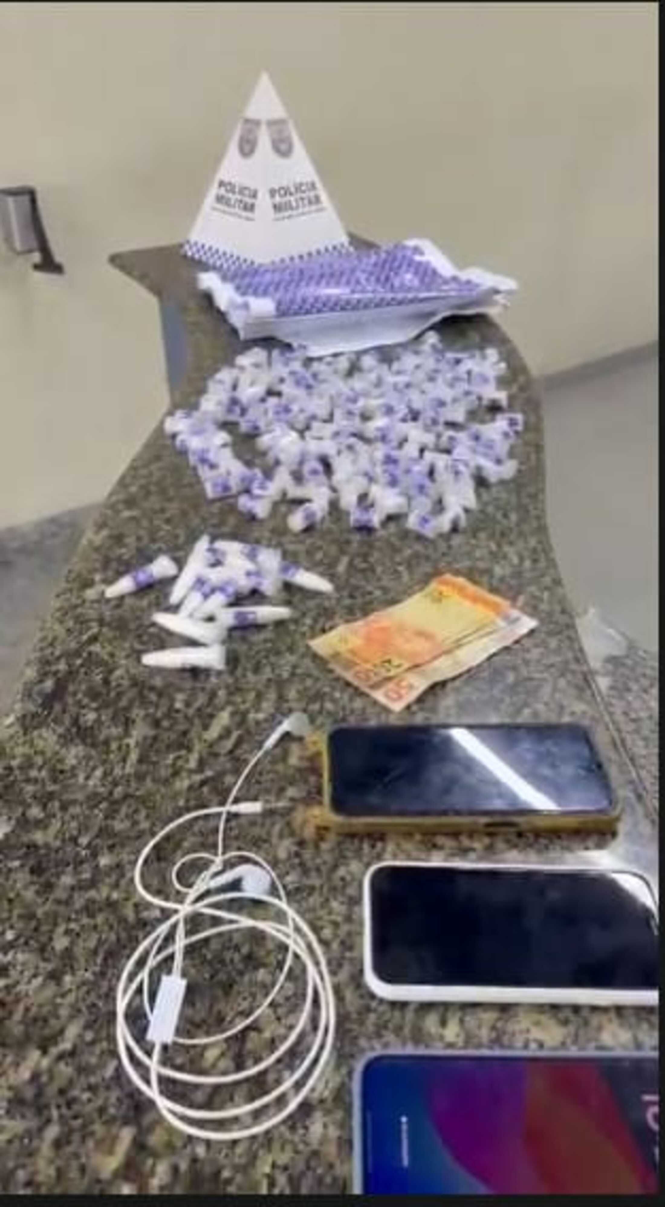 Uma pessoa é presa e outras duas são autuadas com drogas em Angra dos Reis 